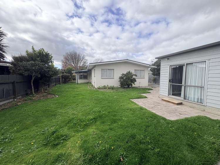 212 Sunnybank Crescent Camberley_13