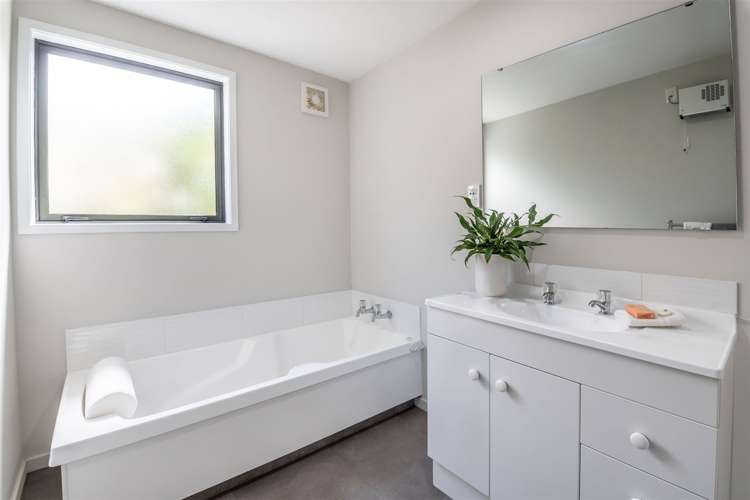 1/13 Glenelg Spur Hillsborough_11