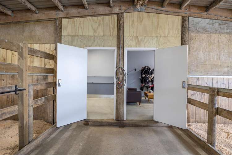 154 Muriwai Valley Road Waimauku_31