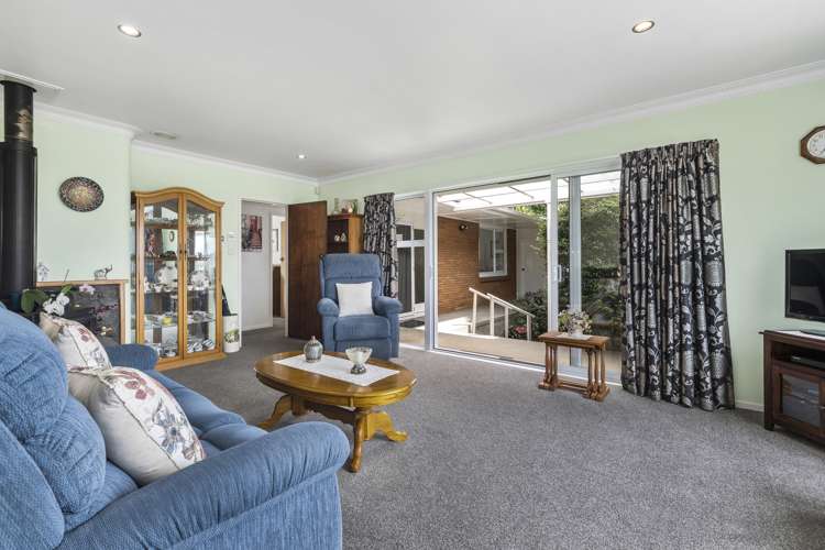 24 Highfield Crescent Brookfield_9