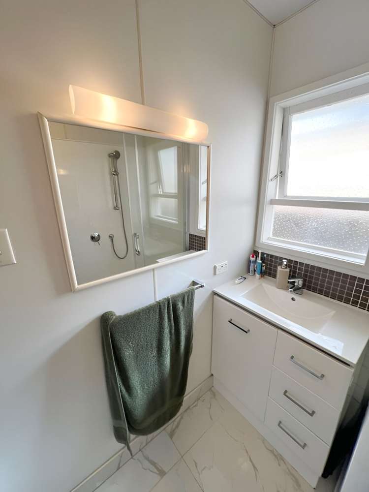 22 Dolbear Street Titirangi_12