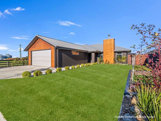 Standout on Arrowsmith Drive!