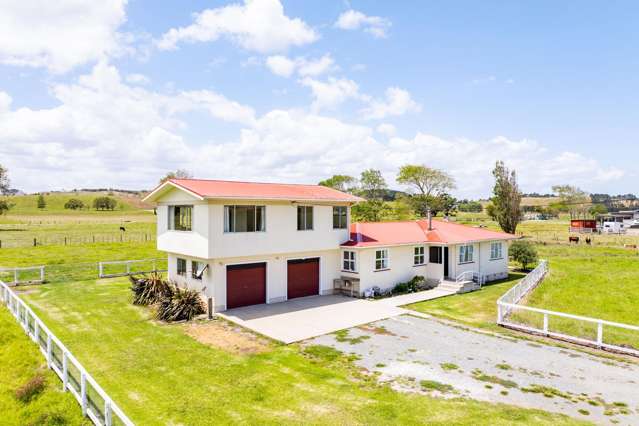 Spacious country living just minutes from town
