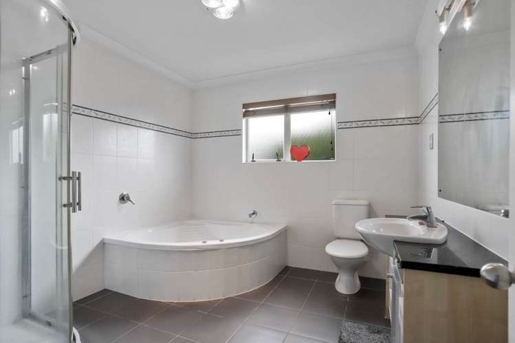 12 Parkvale Grove Te Atatu Peninsula_8