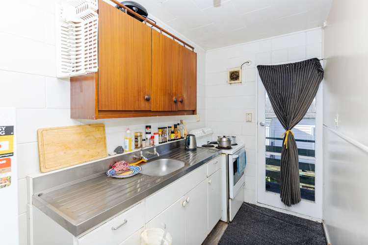 2 Coates Street Hamilton East_15