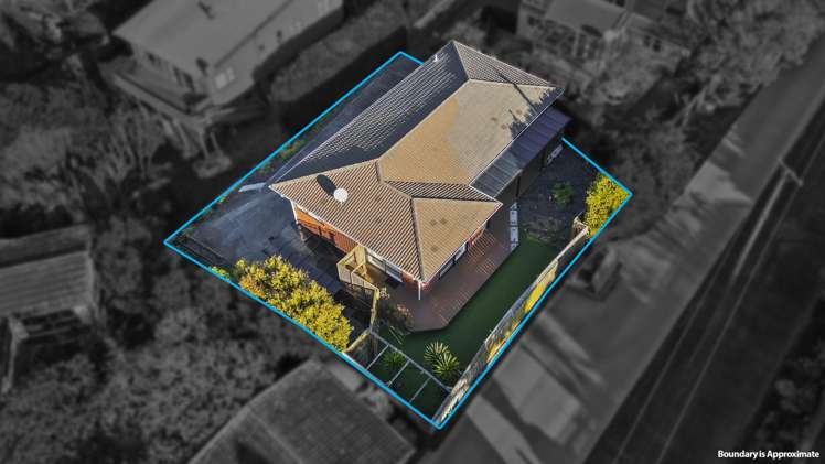 2/20 Beach Road Mellons Bay_31