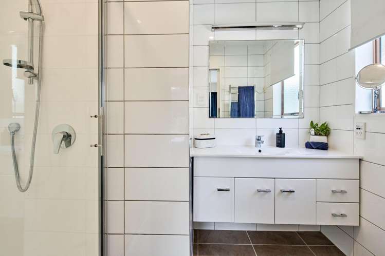 8 Balliol Drive Tawa_13