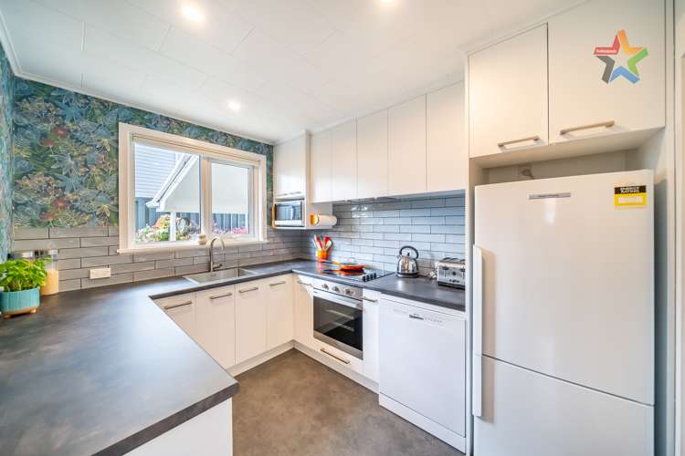 63 Gurney Road Kelson_7