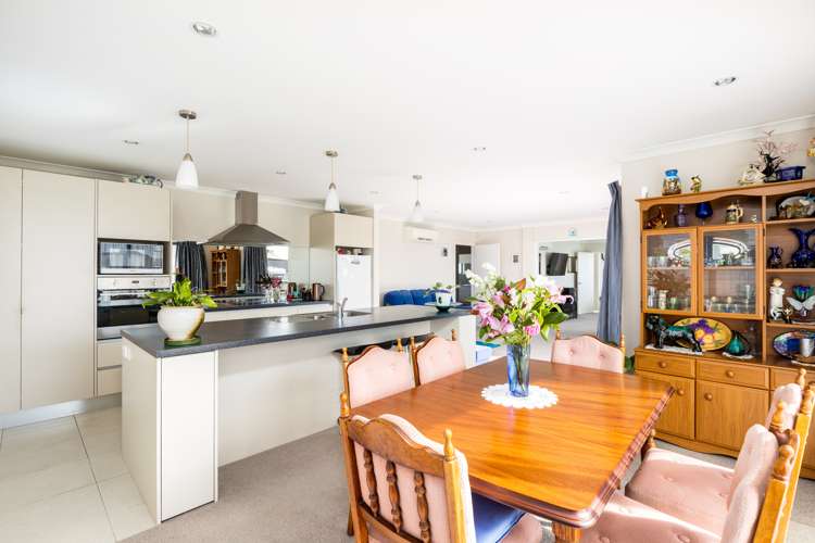 1 Honeyfield Drive Whalers Gate_7