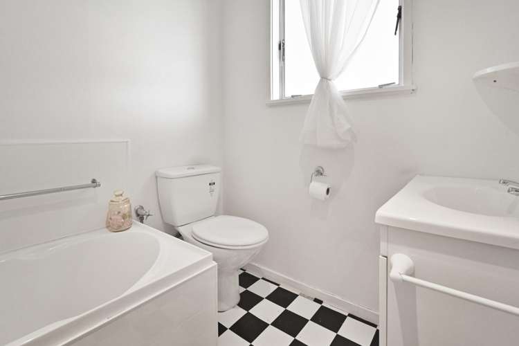 1/804A Alexandra Street Parkvale_12