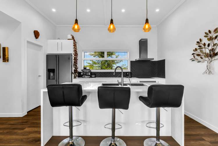 2 Snell Road Tikorangi_9