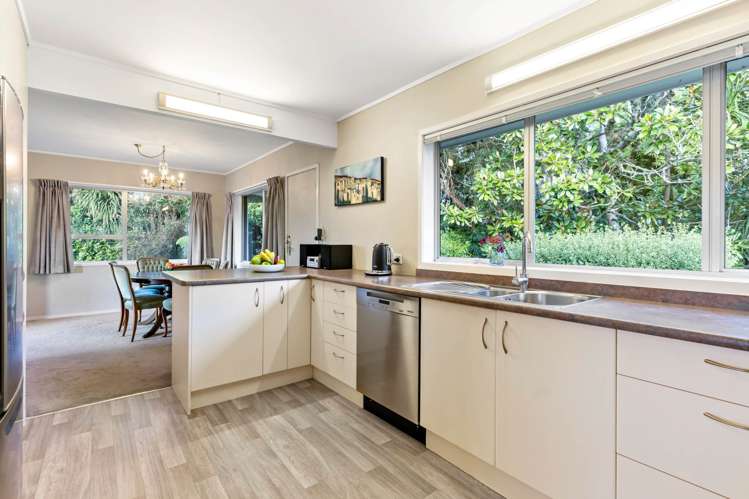 56 Mayfair Crescent Mairangi Bay_9