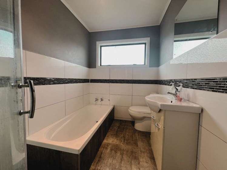 27 Wainuiomata Road Wainuiomata_9