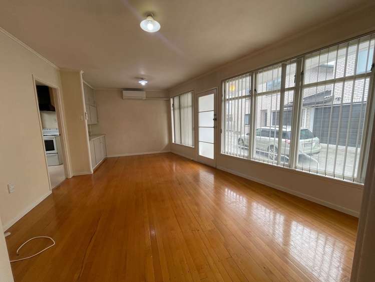 2/12 Dawn Place Te Atatu South_4