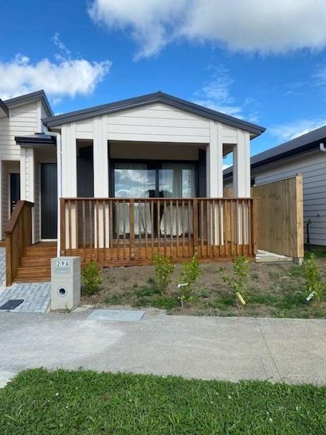 3 BEDROOM - SINGLE LEVEL - NEAR NEW