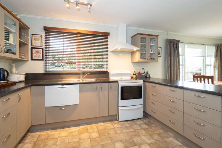 16 Woodham Drive Allenton_5