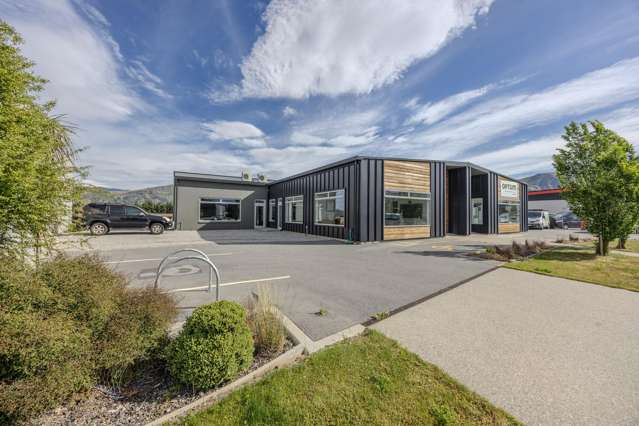 Exclusive Use Commercial Premise in Three Parks