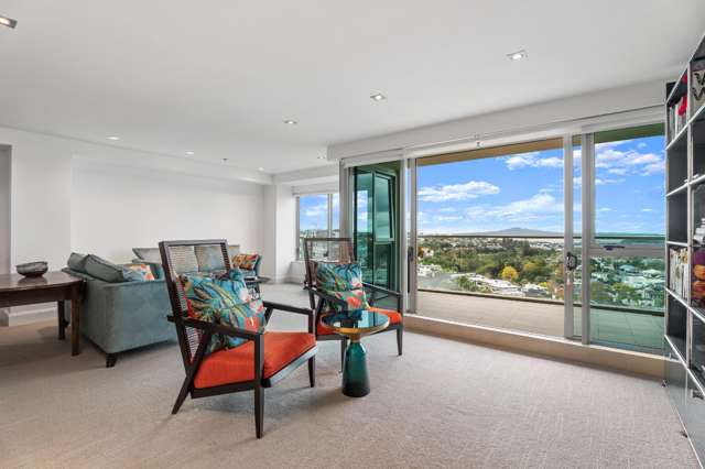 Elegant Apartment: 2-Bedroom Plus Large Office with Panoramic Views