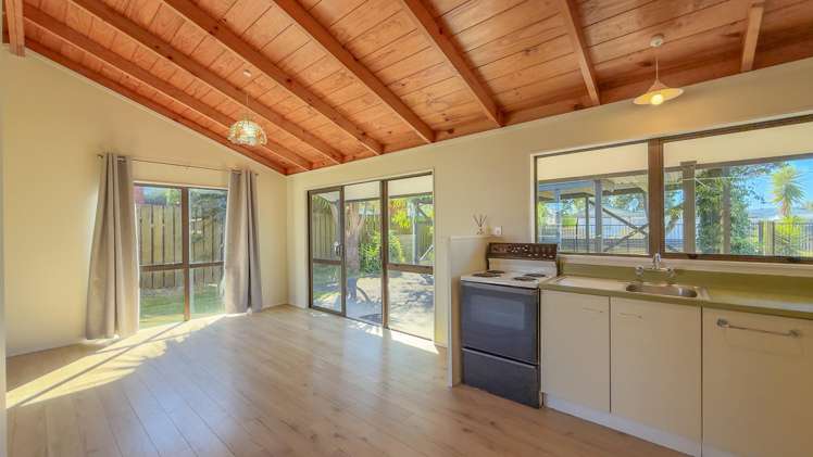 211B The Square Whangamatā_7