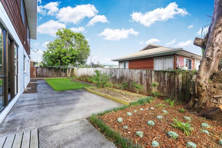 2/127 Moore Street Howick_18