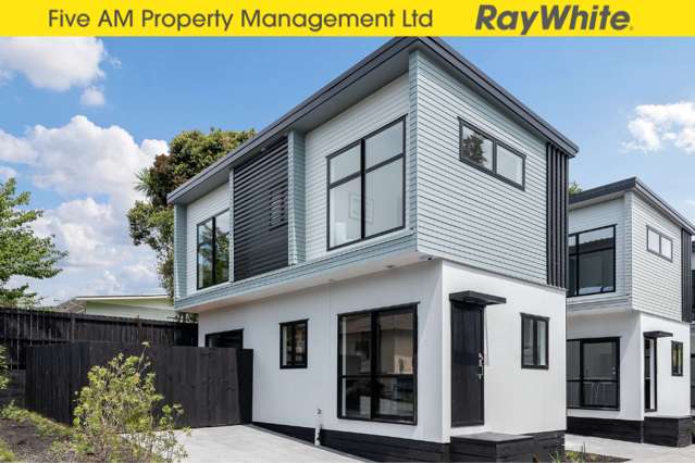 Near New 2 bedroom home, single carpark space