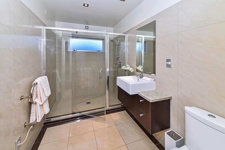 16 Stranraer Crescent Wattle Downs_18