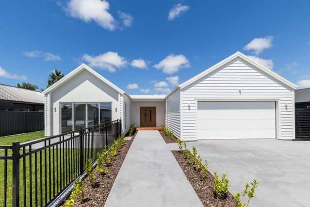 Stunning New 4 Bedrooms, Frimley location.