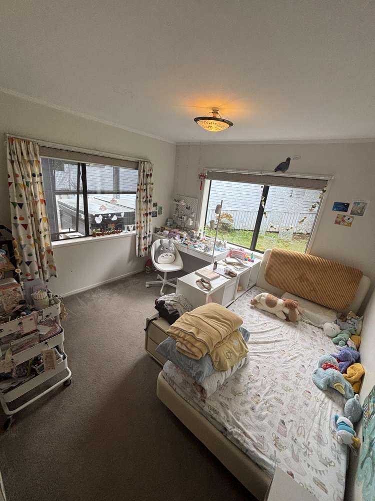 9 Greenvalley Rise Glenfield_13