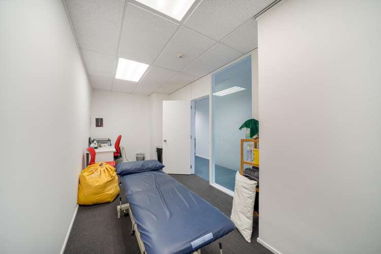 8/92 Queens Drive Hutt Central_16