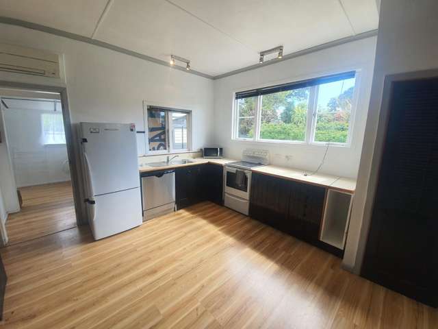 15 Paritutu Road 2164_1