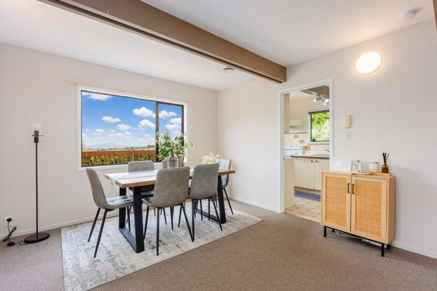 2/70 Ayton Drive Totara Vale_3