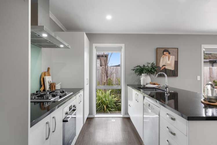 7 Ron Fawcett Way Wainuiomata_9