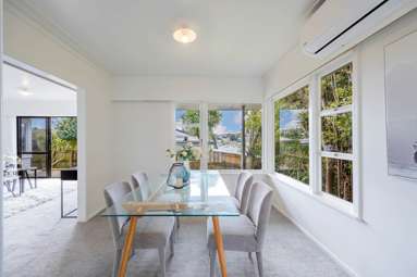 1/221 Wairau Road_2