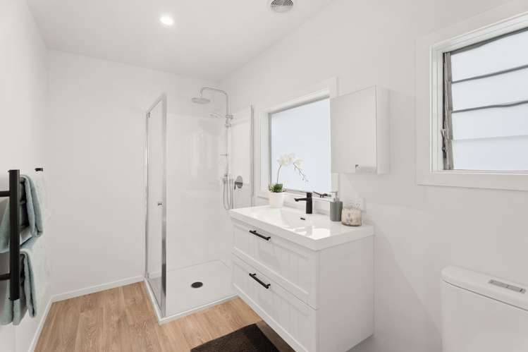 64 Ngamotu Road_2