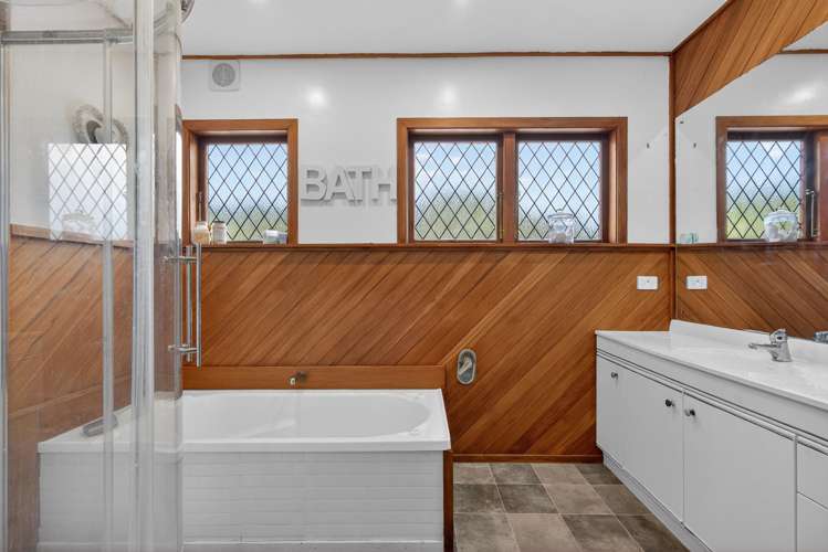 5 Tiniroa Grove Silverstream_19