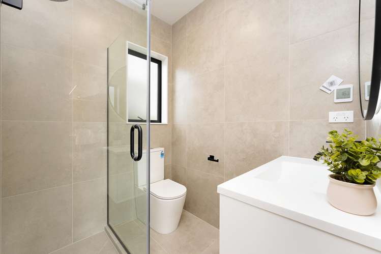 8 Furlough Road Opaheke_16