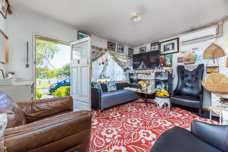 25 Point England Road Point England_14