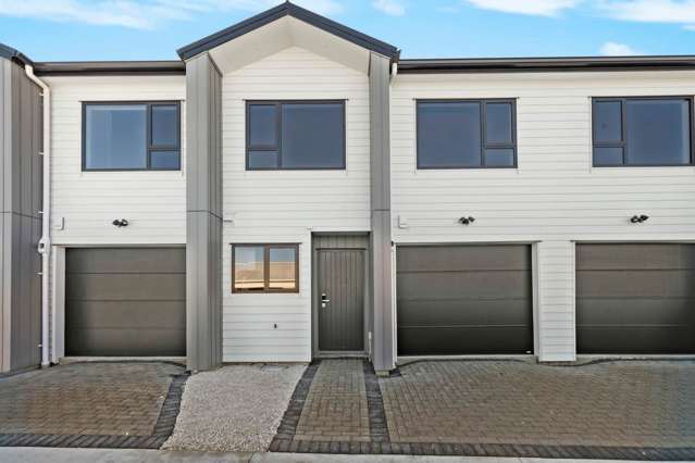 Modern 3-Bedroom Townhouse with Smart Design!