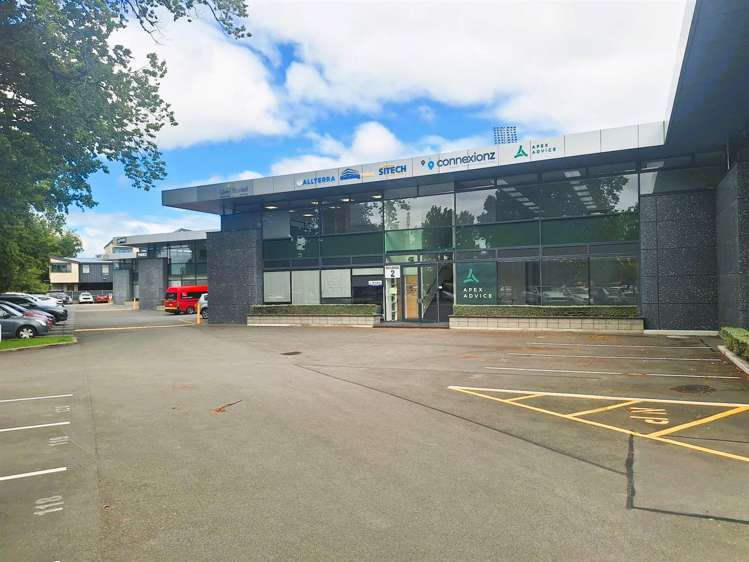 Unit 2/1 Show Place Addington_0