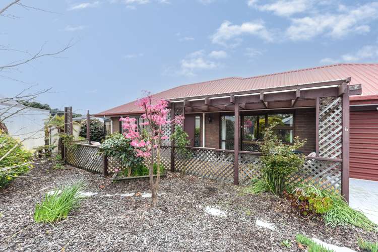 6 Helena Way The Wood_18