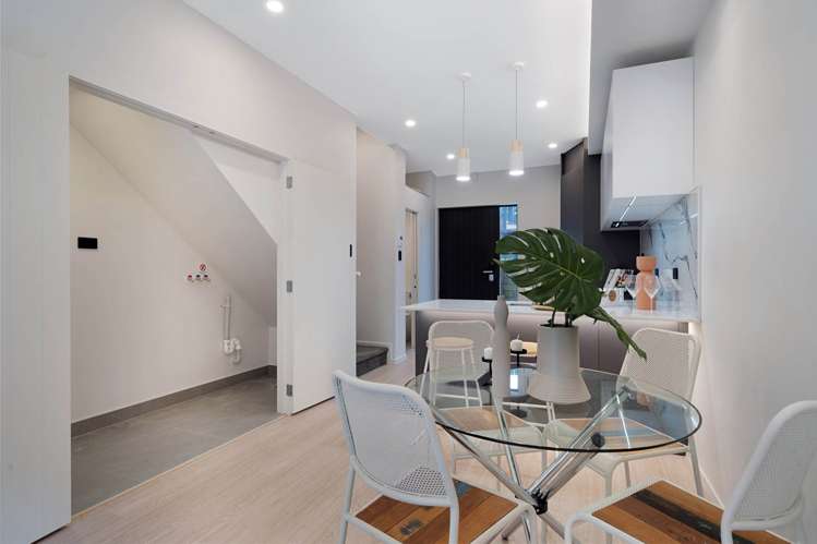 2/52 Newington Road Henderson_6