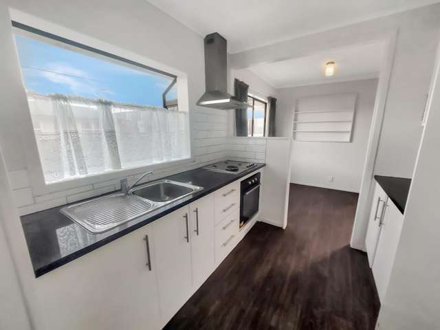 77 Tidal Road, Mangere