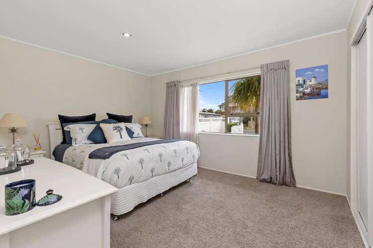 Flat 1/20 Pine Road Orewa_14