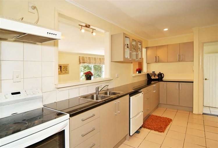 21 Golf Road New Lynn_10