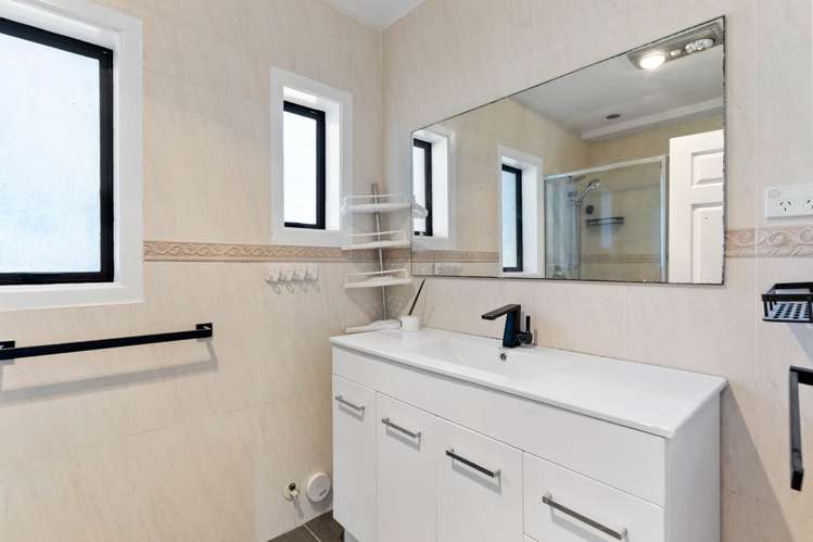 196 Robertson Road Mangere East_12