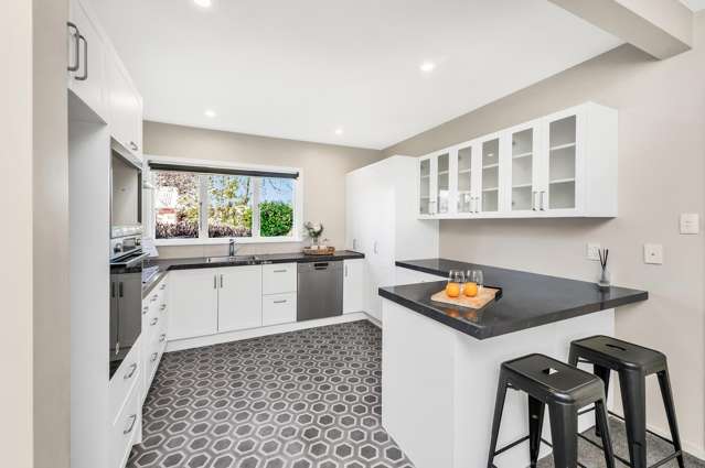 9 Sarsfield Street Southbridge_2
