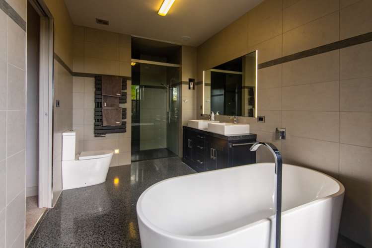 200 Holland Road Puketaha_11