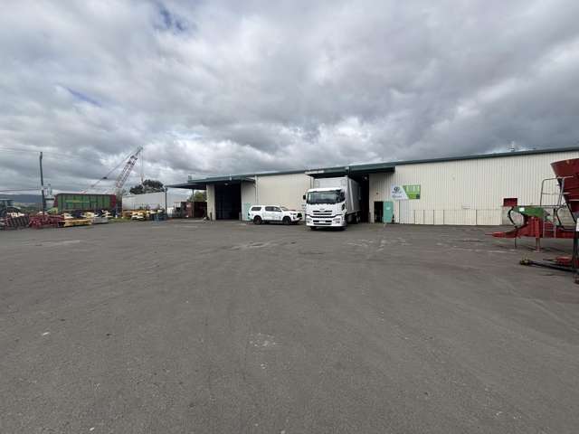 Rear tenancy warehouse for lease!