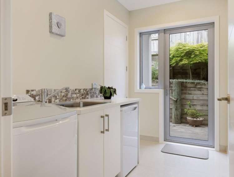 16 Rexford Heights 11554_14