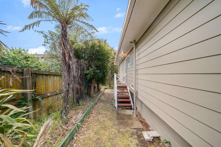 2A Netherlands Avenue Kelston_23